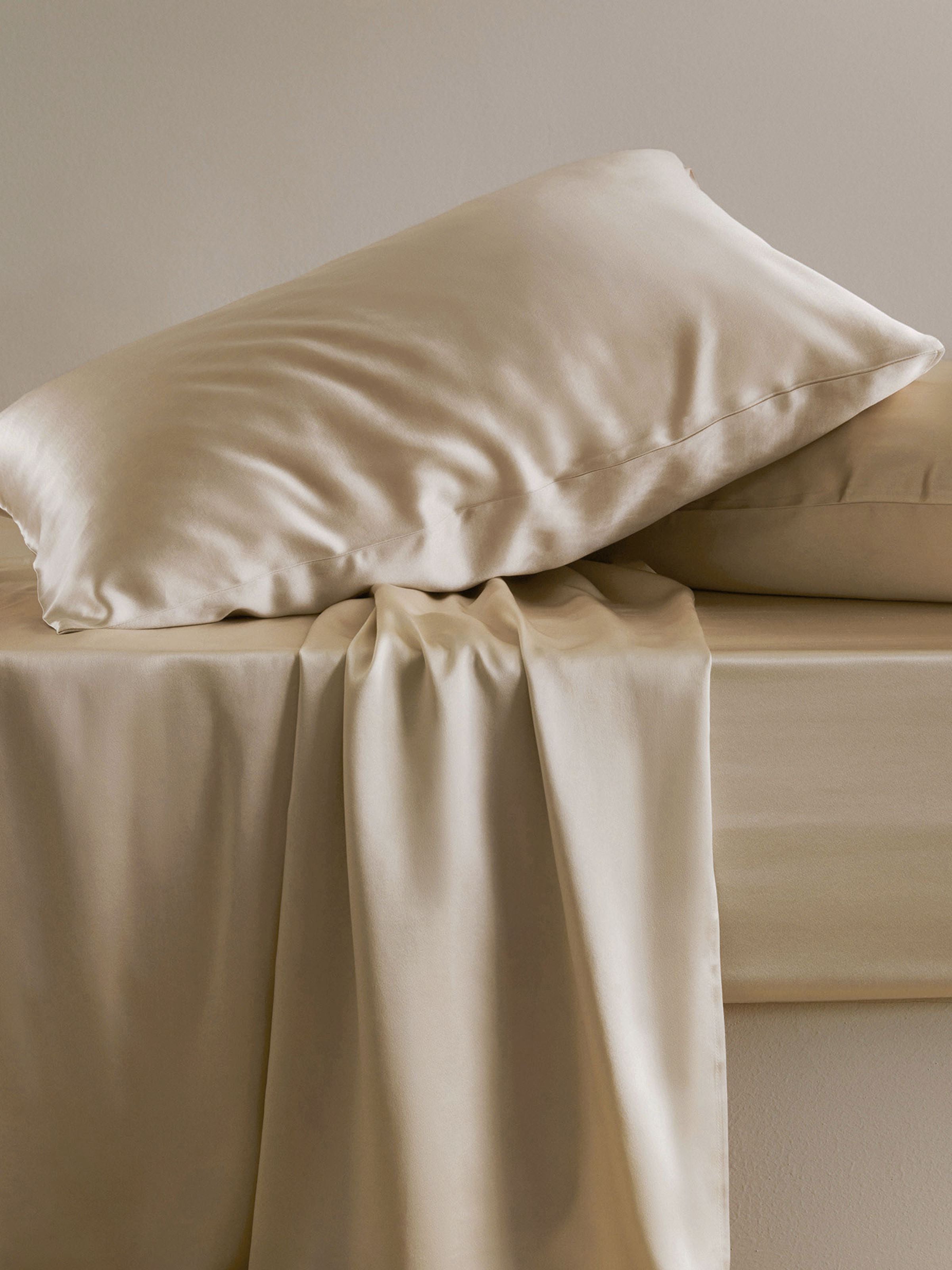 Taie d’oreiller en soie naturelle. nua™